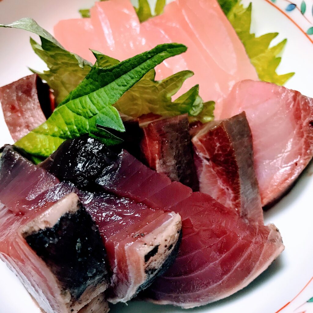 初鰹・戻り鰹の時期は高知では2021年はいつからいつまで?カツオにアニサキスはいる?美味しい食べ方についても | 有給の使い方