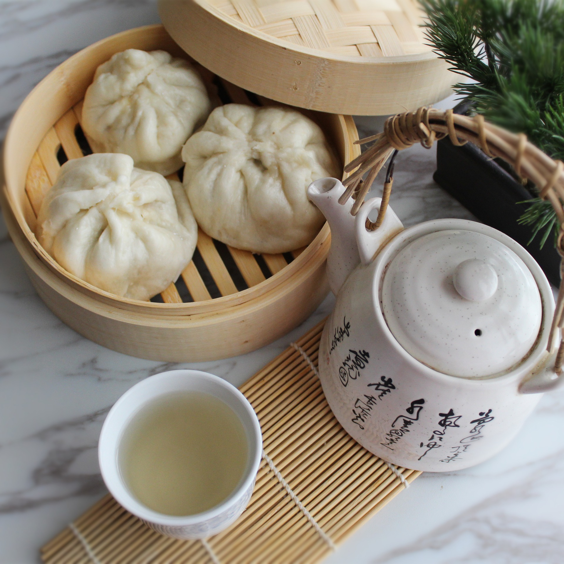 山珍の豚まんの口コミや値段 賞味期限は 冷凍保存もできる 岡山駅やイオンでもお持ち帰りで買える 岡山 三珍のうずら入り超有名肉まんについて 有給の使い方